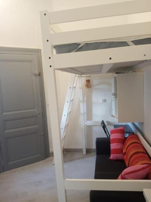 Petit studio rénové à la place Comédie Apartment in Montpellier