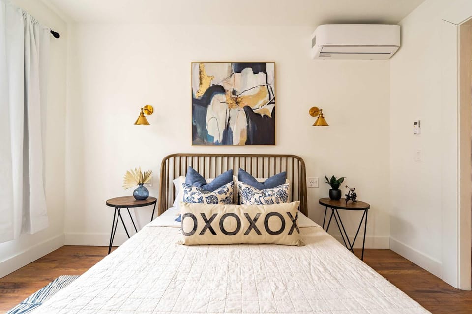 Stay Portland - Historic 6BR - Walk to NW Shops - Sleeps 12 Apartment in Portland