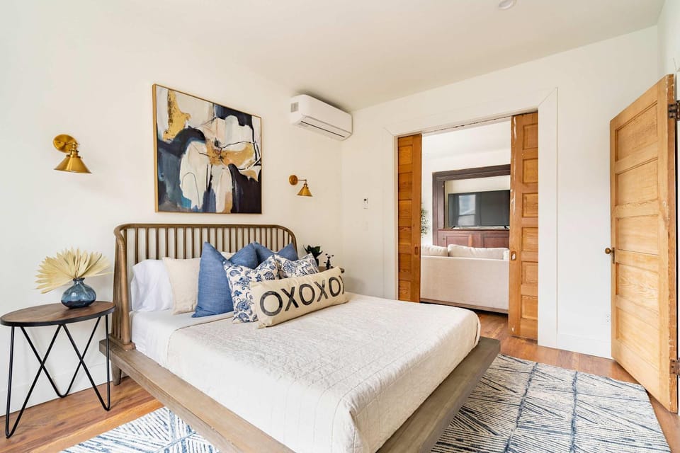 Stay Portland - 3BR - Sleeps 6 - Steps to NW 23rd - Fast WiFi Apartment in Portland