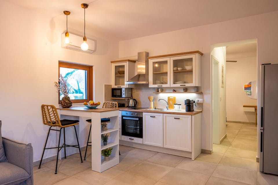 Kitchen or kitchenette, Dining area, dishwasher, oven, stove