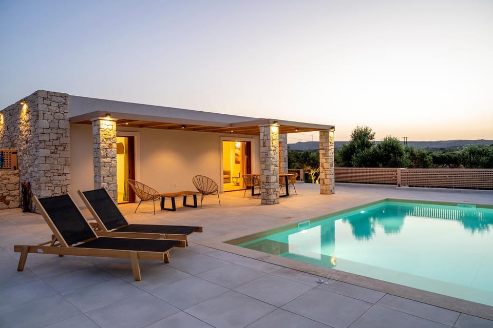 Swimming pool, sunbed