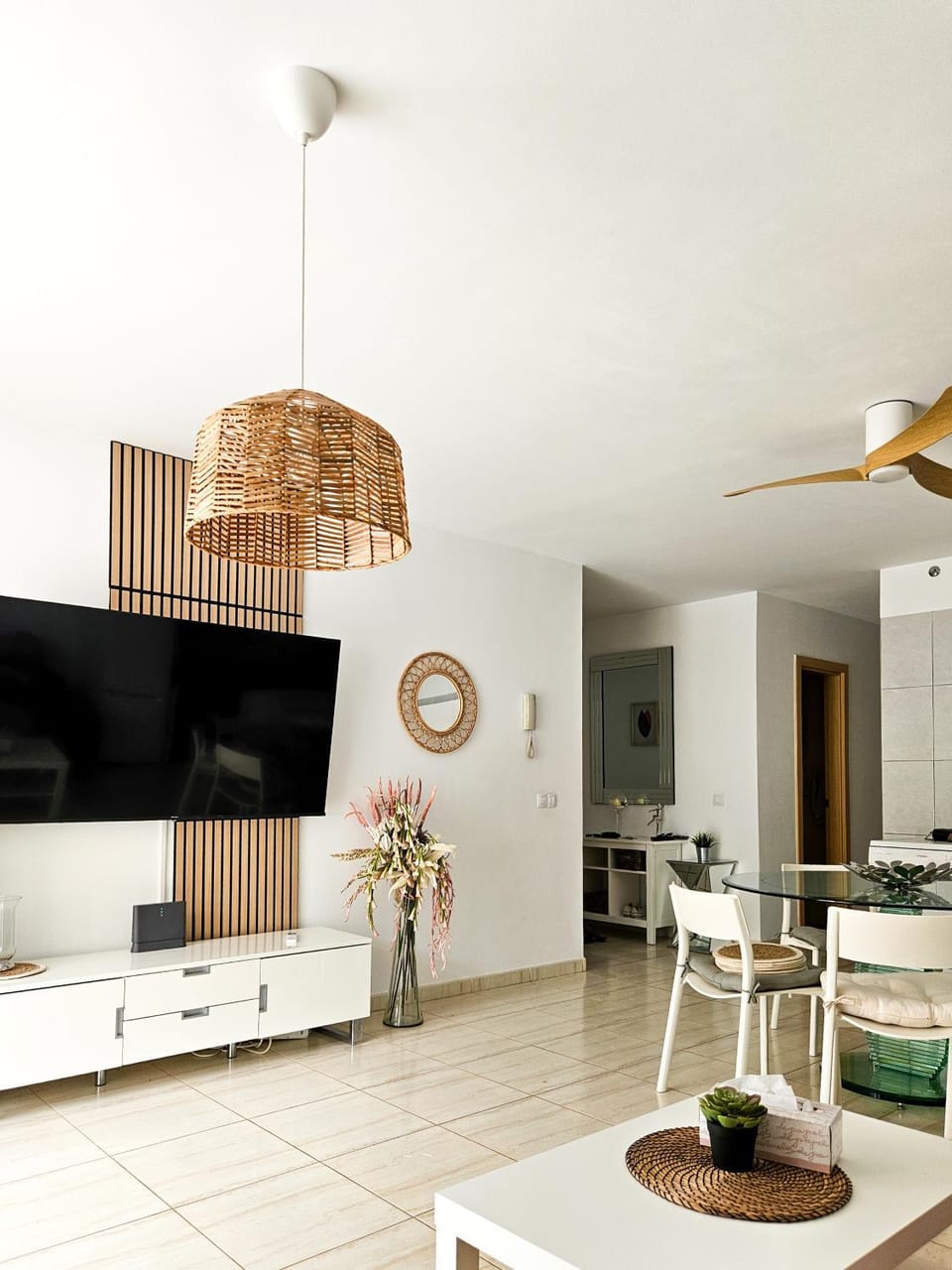 Living room, Dining area