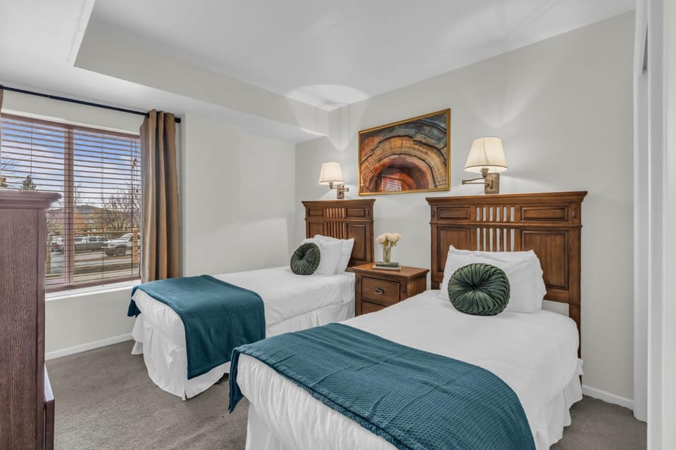2BR Condo Walk to Ski Lift Downtown House in Park City