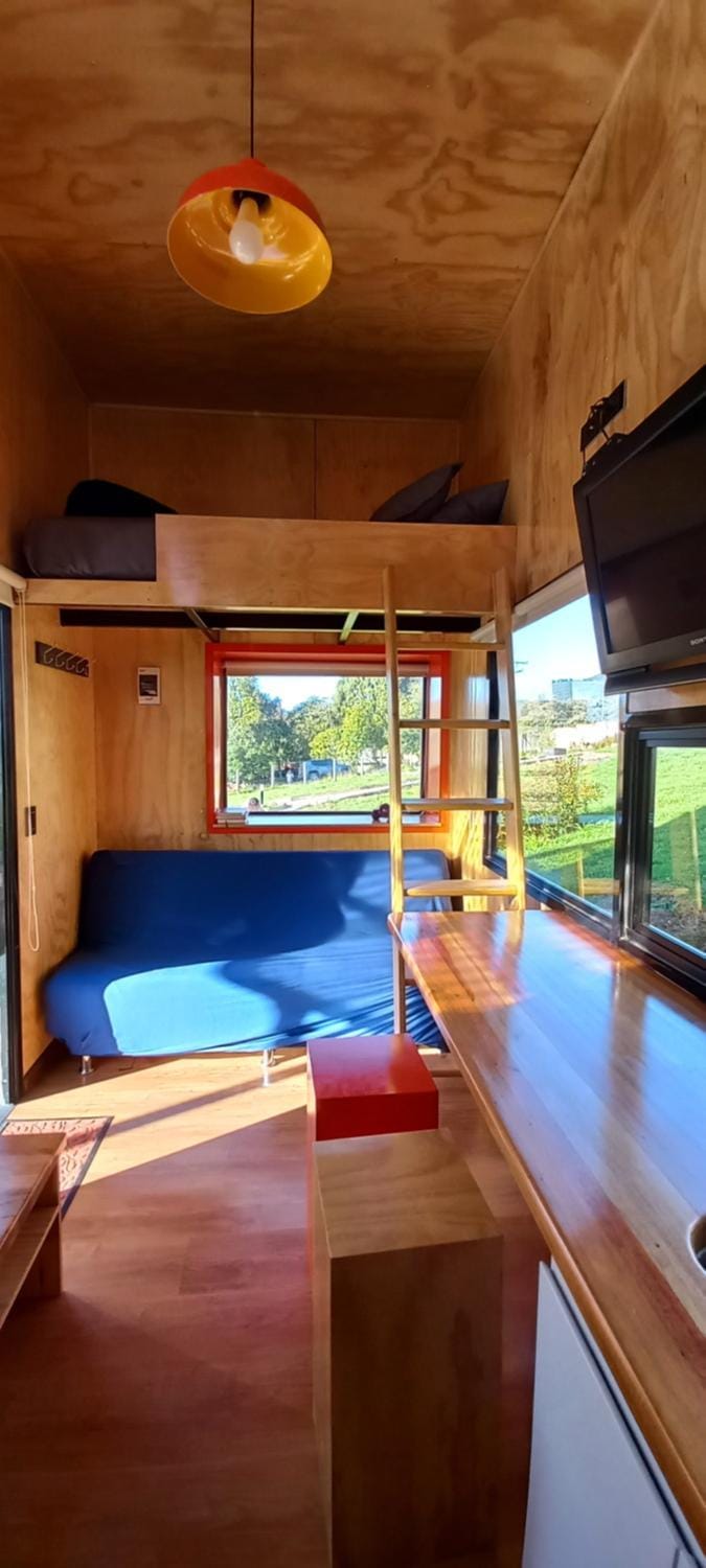 Communal lounge/ TV room, Bed, TV and multimedia, Kitchen or kitchenette, Living room, Photo of the whole room, Seating area, Evening entertainment, Bedroom, bunk bed