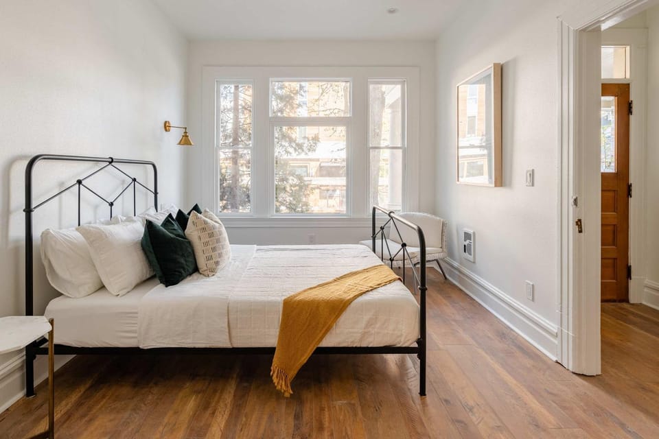 Stay Portland - 1BR - Walk to Coffee, Brews & NW 23rd Shops Apartment in Portland