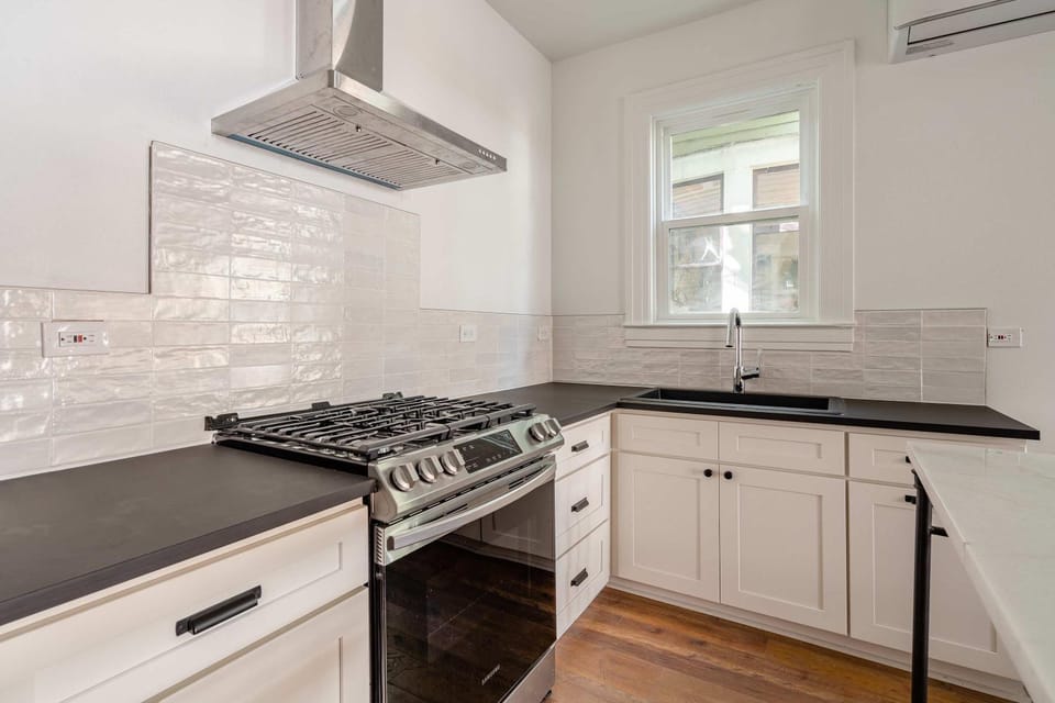Stay Portland - 1BR - Walk to Coffee, Brews & NW 23rd Shops Apartment in Portland