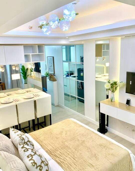 Blissful Bali Studio Azure North by THE BALI CORNER AT AZURE NORTH, High Floor, Beautiful View of Resort Amenities and Mt Arayat Apartment in Calabarzon