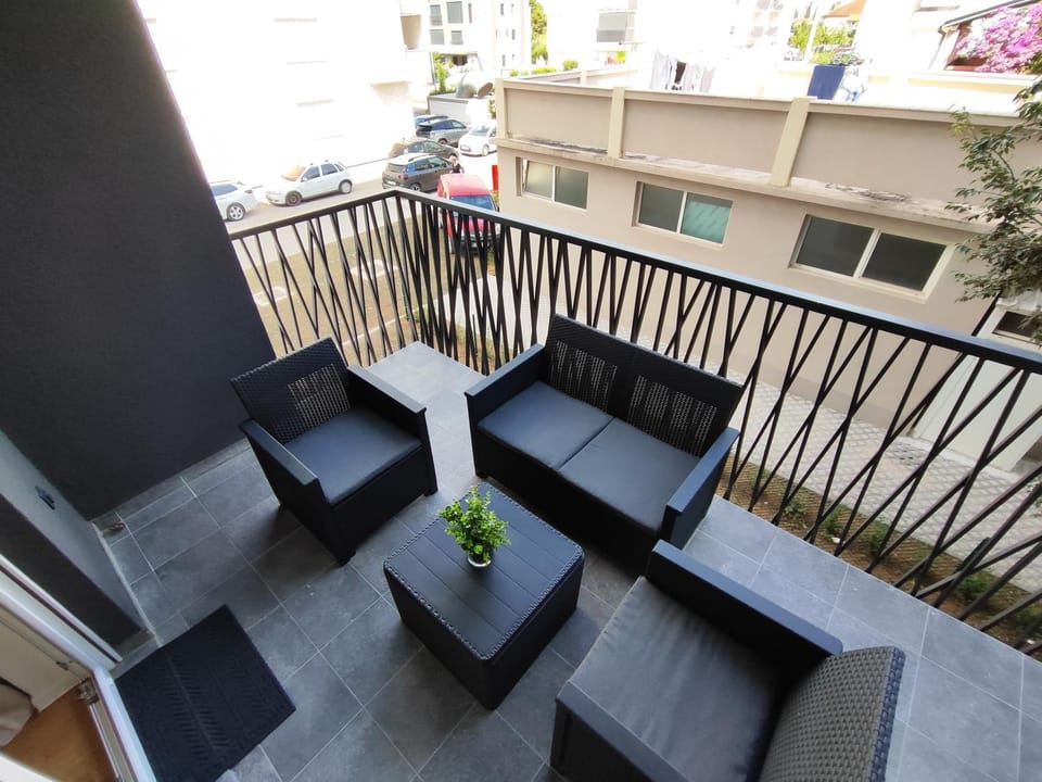 Day, Balcony/Terrace, Seating area