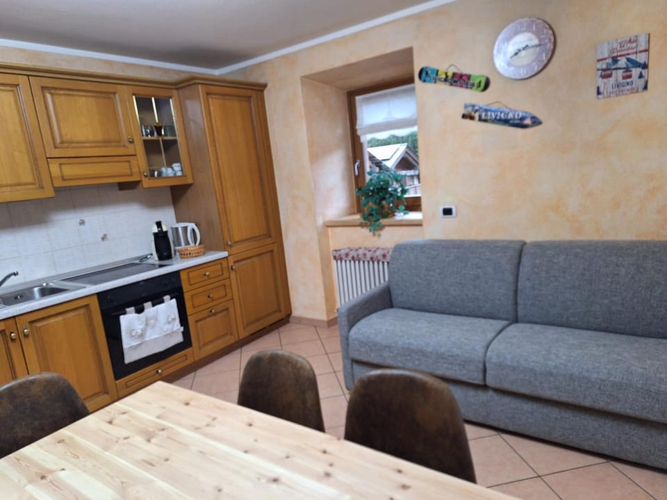 Kitchen or kitchenette, Seating area