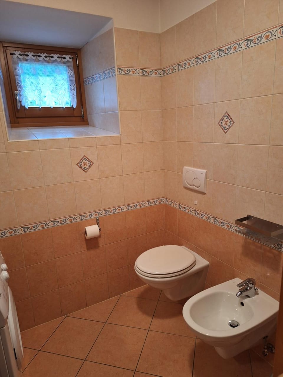 Toilet, bidet