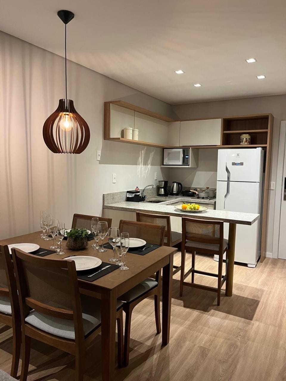 Kitchen or kitchenette, Dining area