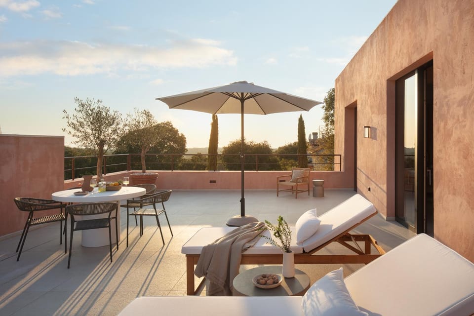 Patio, Day, Balcony/Terrace, sunbed