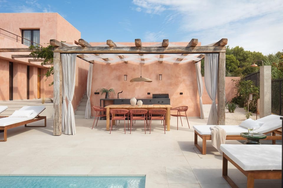 Patio, Day, Dining area, Swimming pool, sunbed