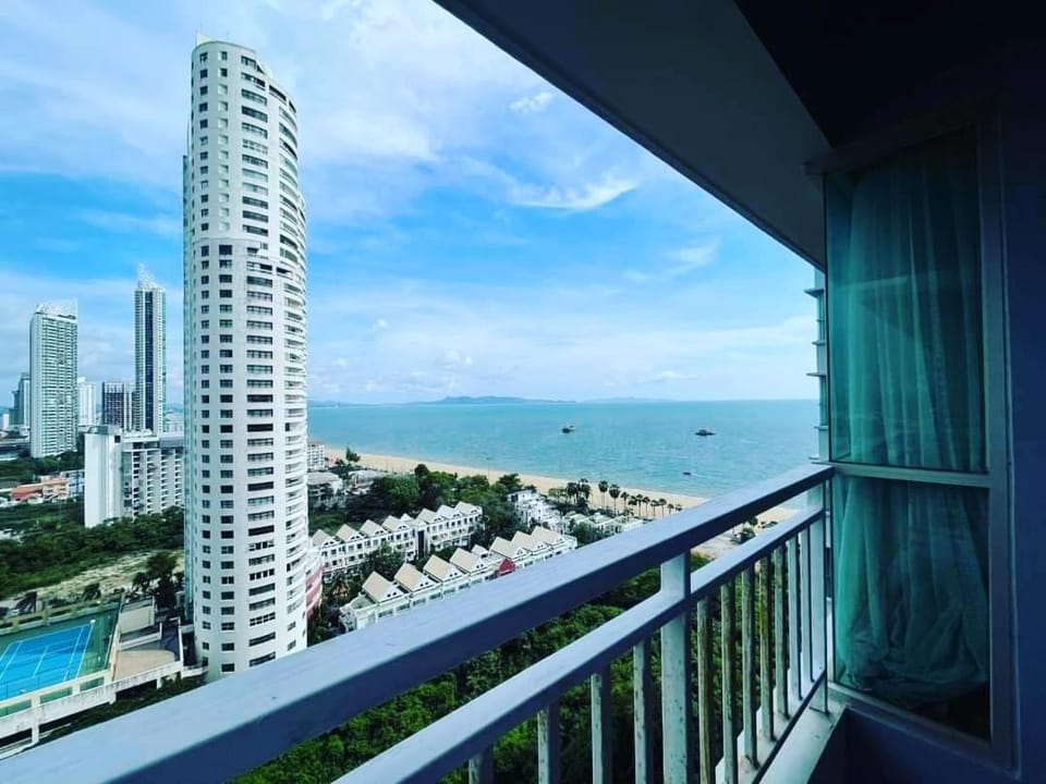 Property building, Day, Natural landscape, View (from property/room), Balcony/Terrace, Balcony/Terrace, Beach, Beach, City view, Sea view