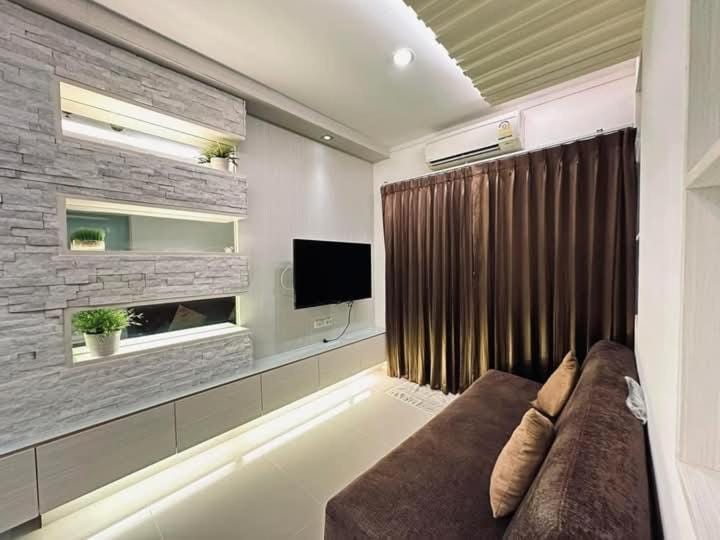 TV and multimedia, Kitchen or kitchenette, Living room, Seating area