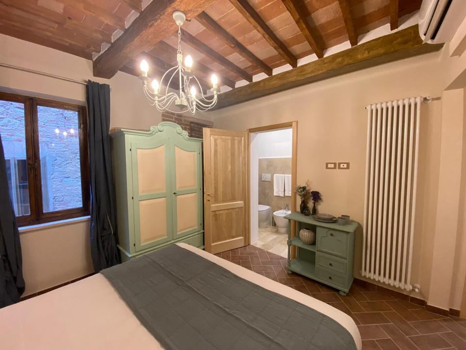 Bed, Photo of the whole room, Bedroom, internet, wardrobe