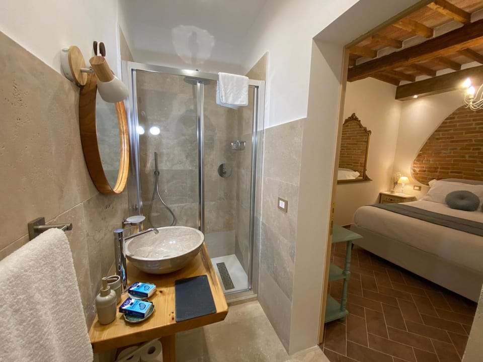 Shower, Toilet, Bed, Bathroom, Photo of the whole room, Bedroom, towels
