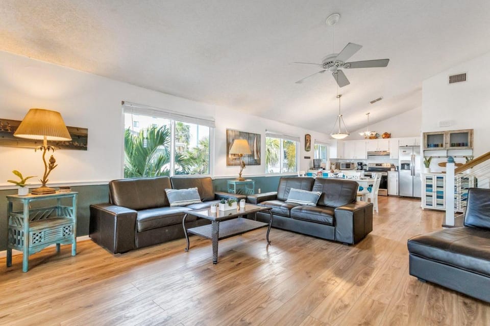 Beach Trail Bungalow Triplex House in Indian Rocks Beach