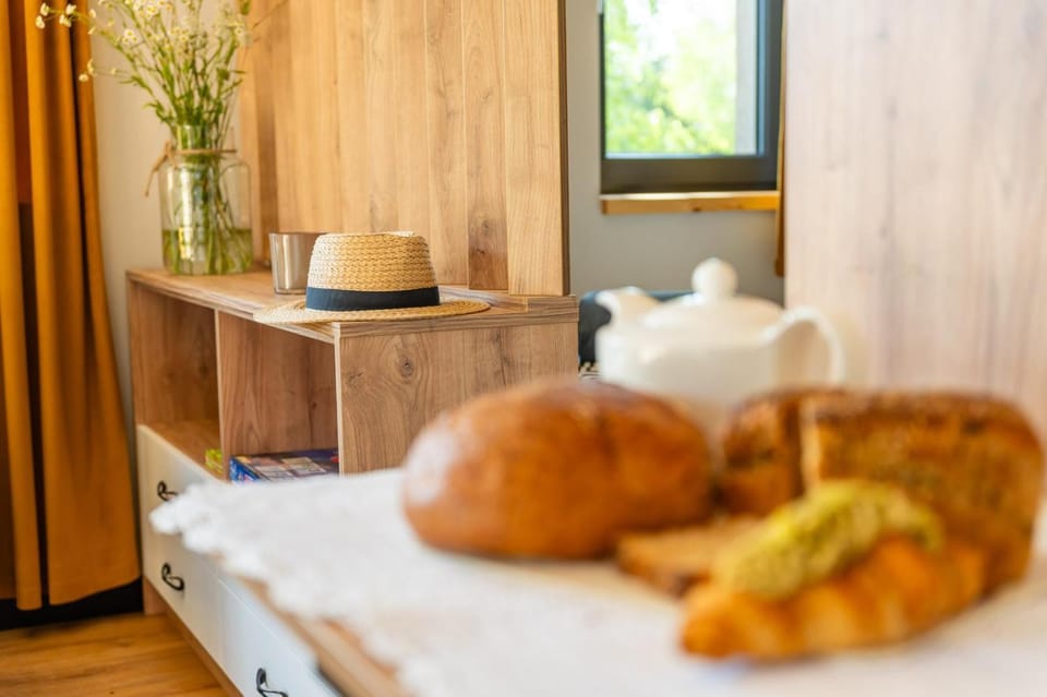 Property building, Kitchen or kitchenette, Seating area, pet friendly, pet friendly