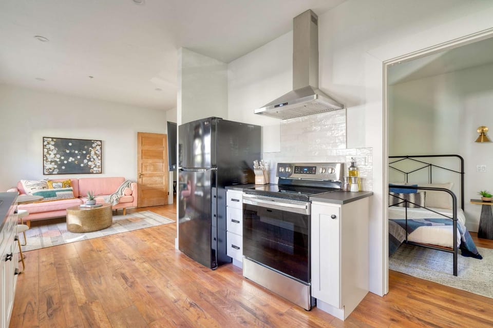 Stay Portland - The Trésor Suite- Cold Brew & Craft Beers Apartment in Portland