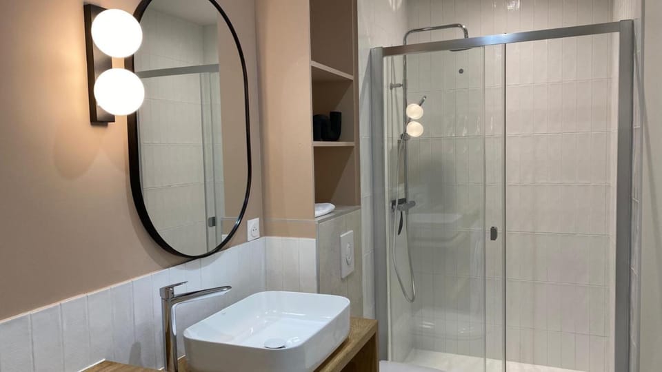 Shower, Bathroom, towels