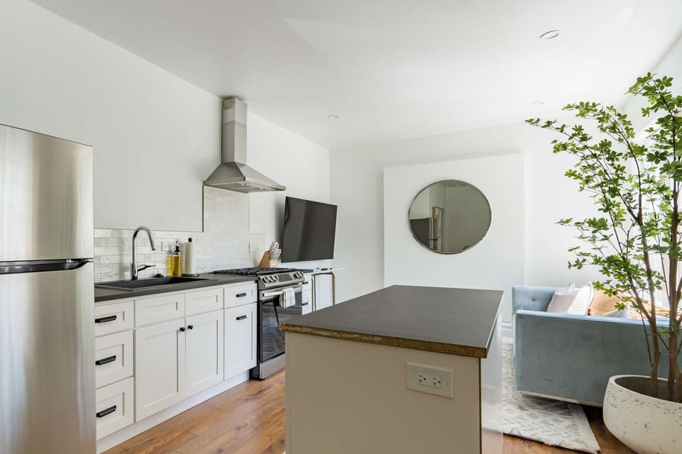 Stay Portland - NW 23rd - 1BR - Best Location - Historic Beauty Apartment in Portland