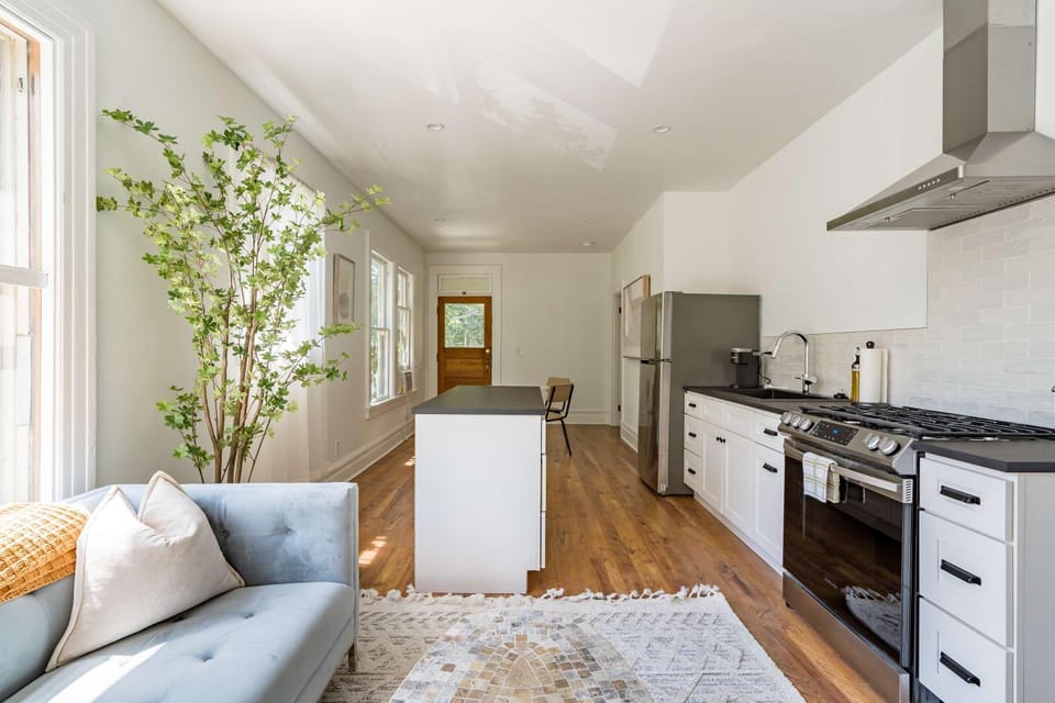 Stay Portland - NW 23rd - 1BR - Best Location - Historic Beauty Apartment in Portland