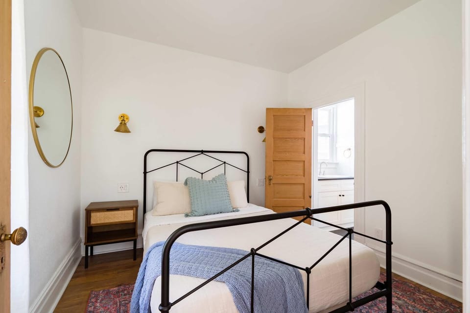 Stay Portland - NW 23rd - 1BR - Best Location - Historic Beauty Apartment in Portland