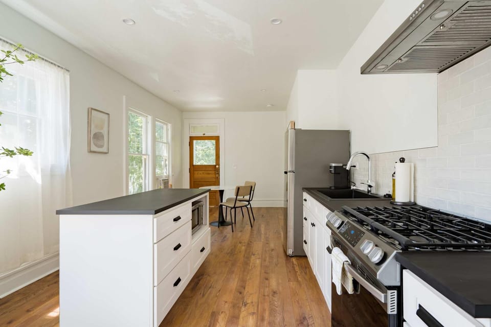 Stay Portland - NW 23rd - 1BR - Best Location - Historic Beauty Apartment in Portland