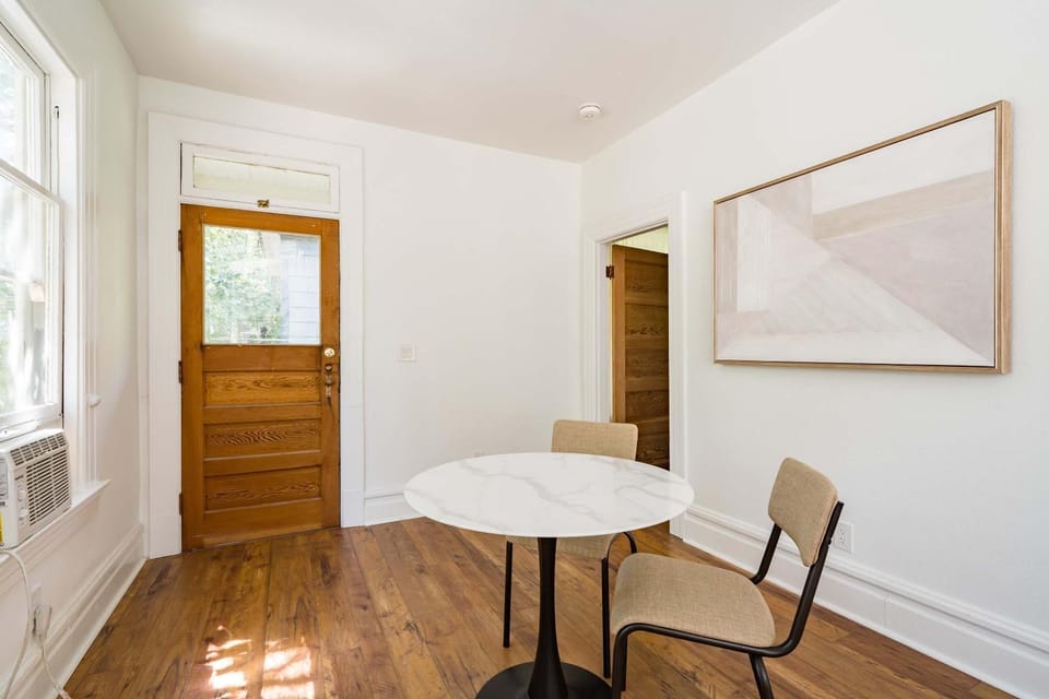 Stay Portland - NW 23rd - 1BR - Best Location - Historic Beauty Apartment in Portland
