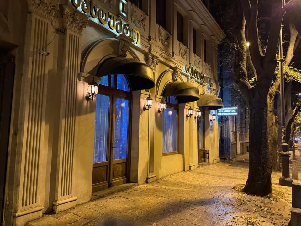 Property building, Facade/entrance, Night