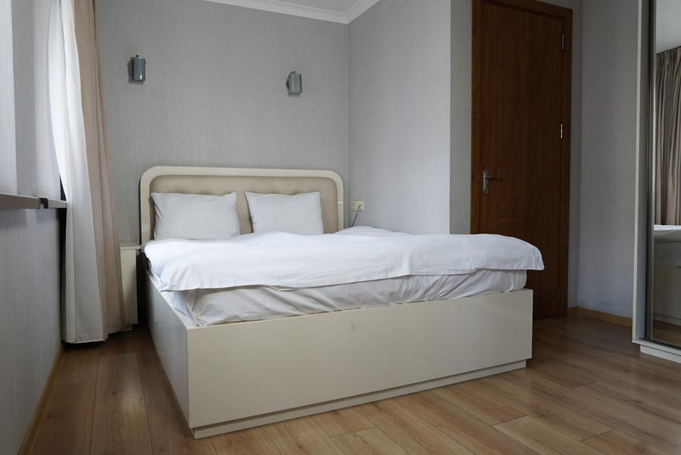 Bed, Photo of the whole room, Bedroom, wardrobe