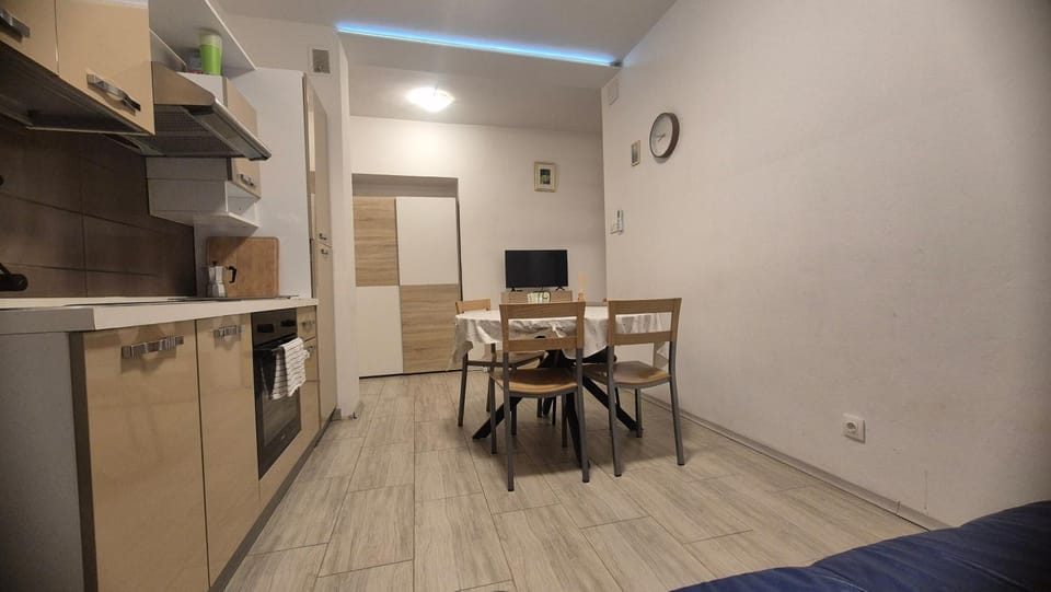 TV and multimedia, Kitchen or kitchenette, Seating area, Dining area