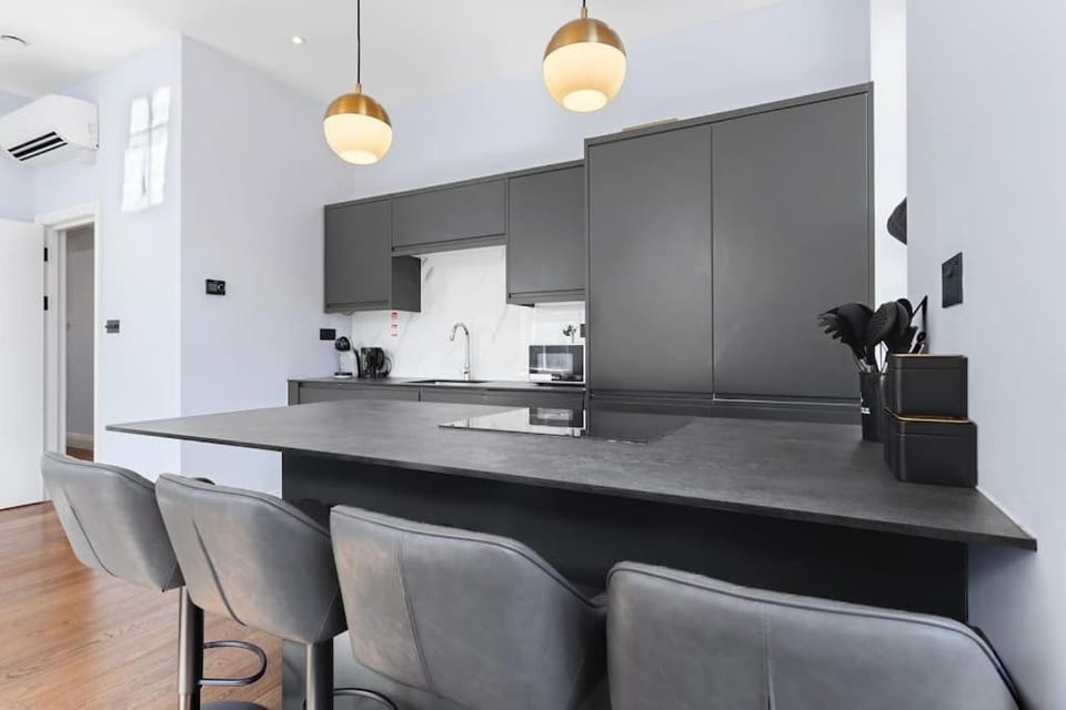 Kitchen or kitchenette, Dining area, stove, toaster