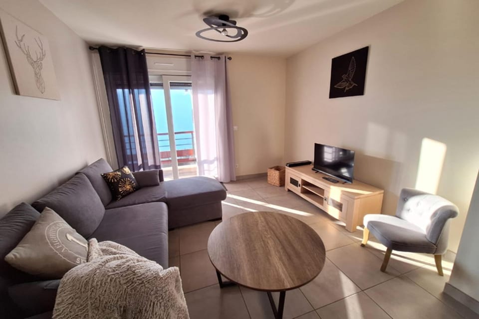 3-rooms apartment in front of snow Apartment in Landry