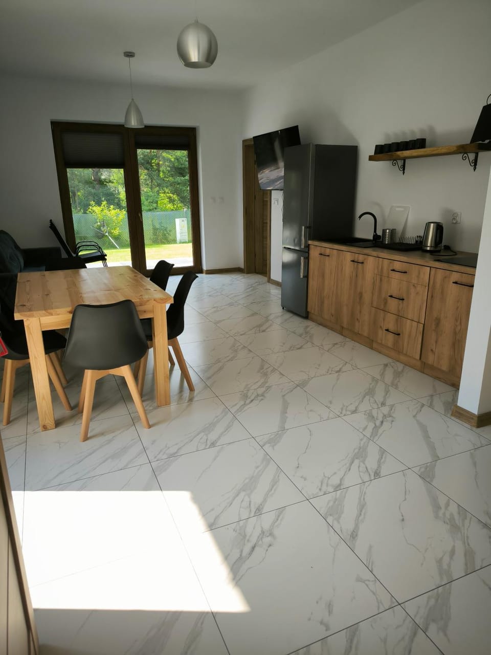Kitchen or kitchenette, Dining area