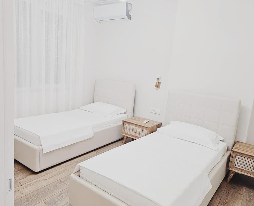 Bedroom, air conditioner