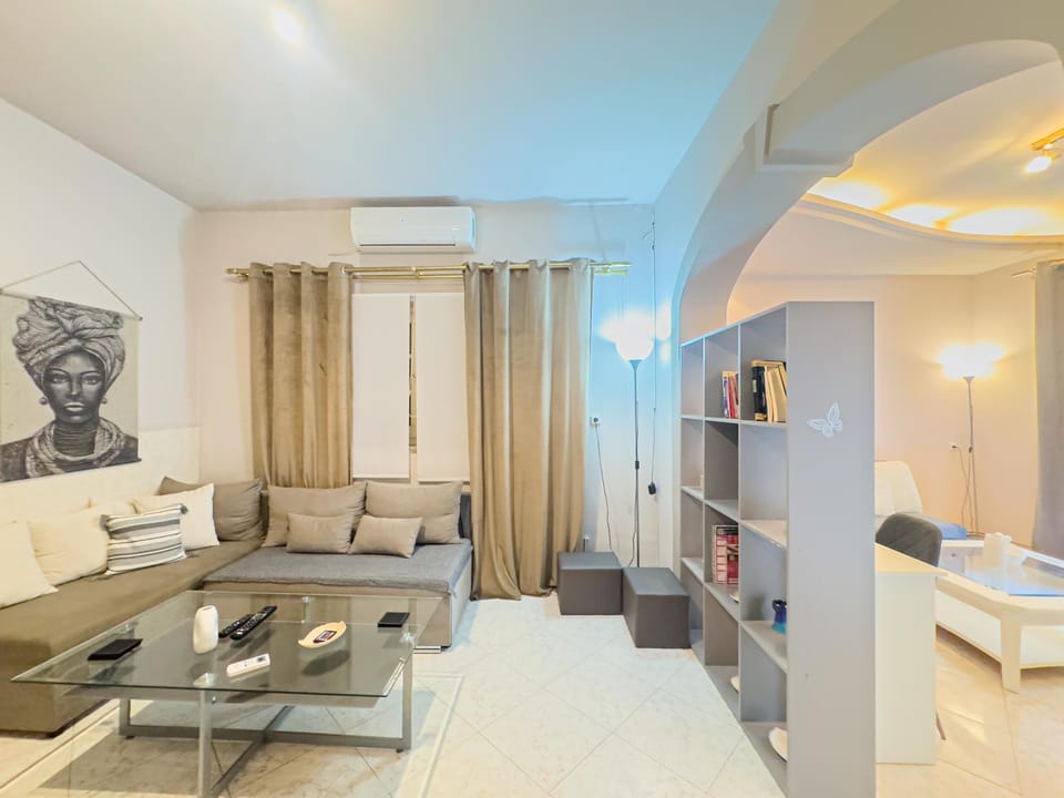 Living room, Photo of the whole room, Seating area