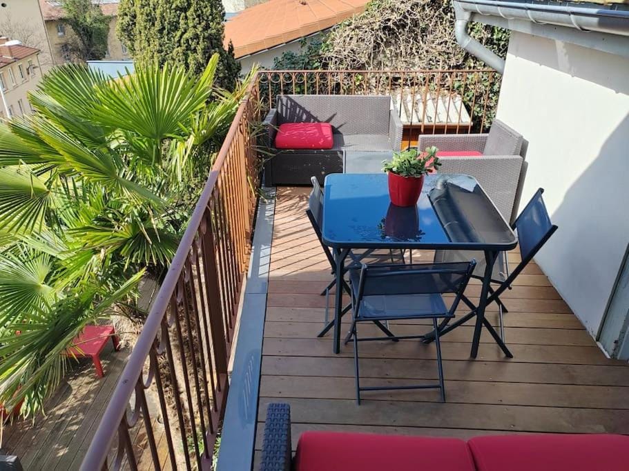 View (from property/room), Balcony/Terrace, Dining area