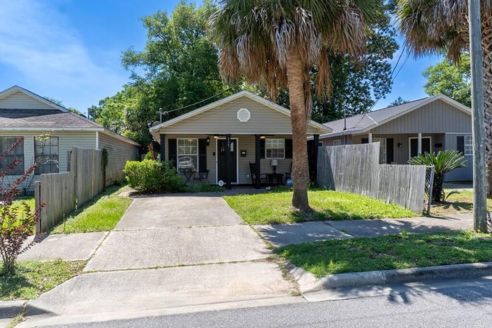 Foxden, Walk to Downtown Festivals and Events! House in Pensacola