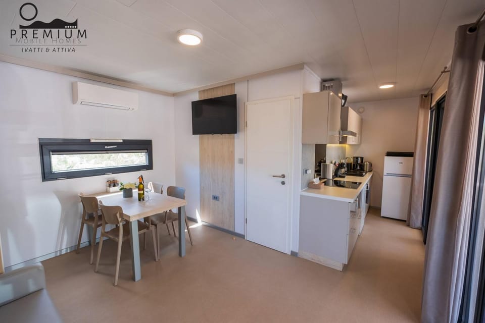 TV and multimedia, Kitchen or kitchenette, Dining area