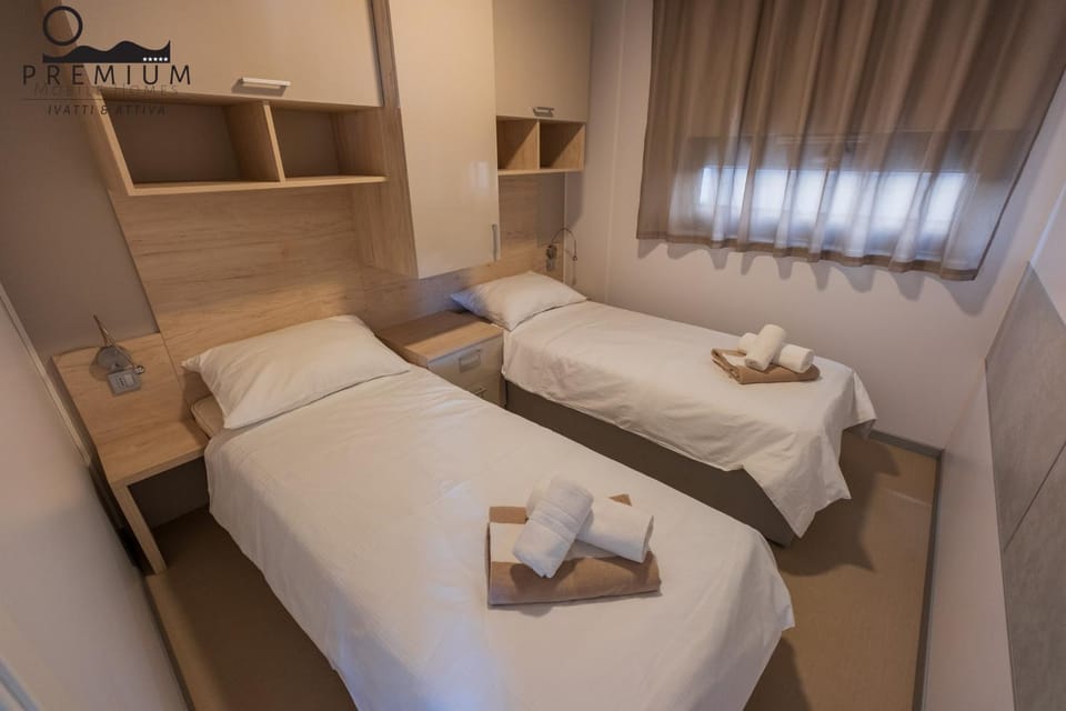 Bed, Bedroom, towels, wardrobe