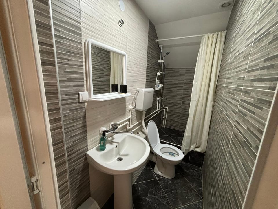 Shower, towels