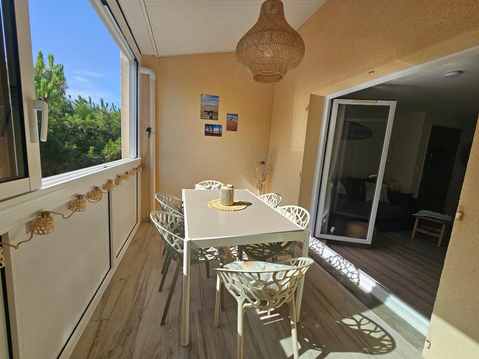 Summer, View (from property/room), Balcony/Terrace, Decorative detail, Dining area, Seasons