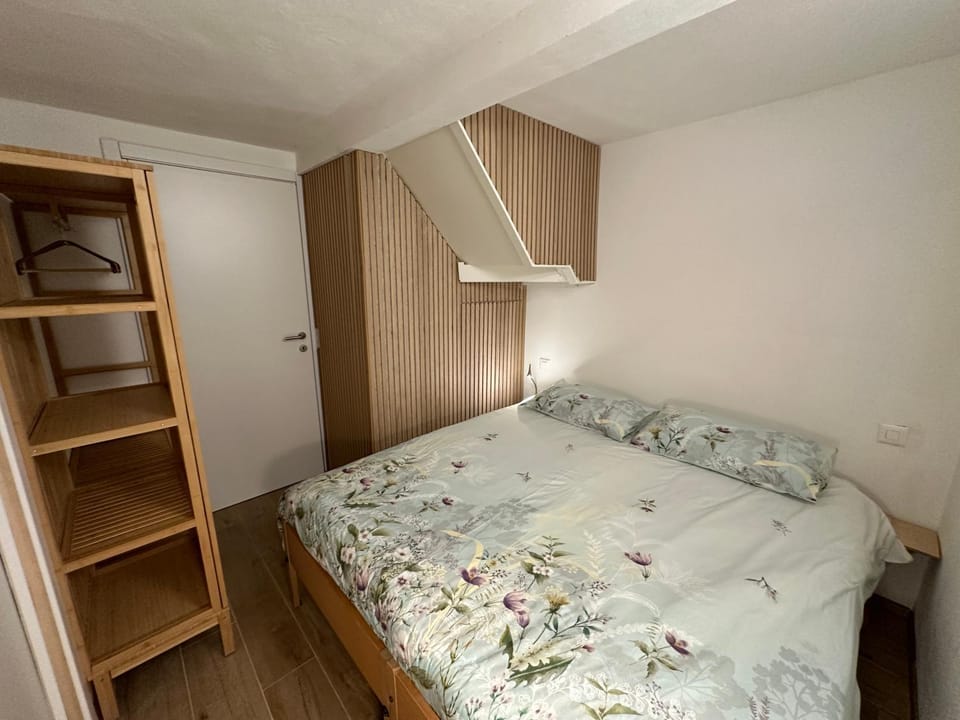 Bedroom, wardrobe