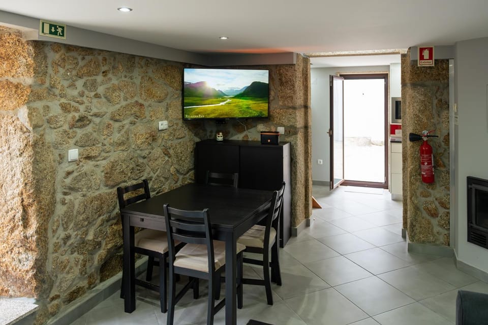 Communal lounge/ TV room, TV and multimedia, Living room, Seating area, Dining area, Evening entertainment