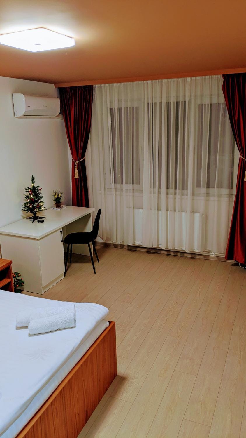 Bedroom, air conditioner