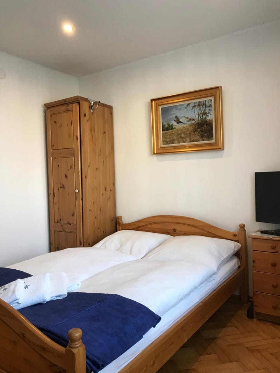 Bed, Photo of the whole room, wardrobe