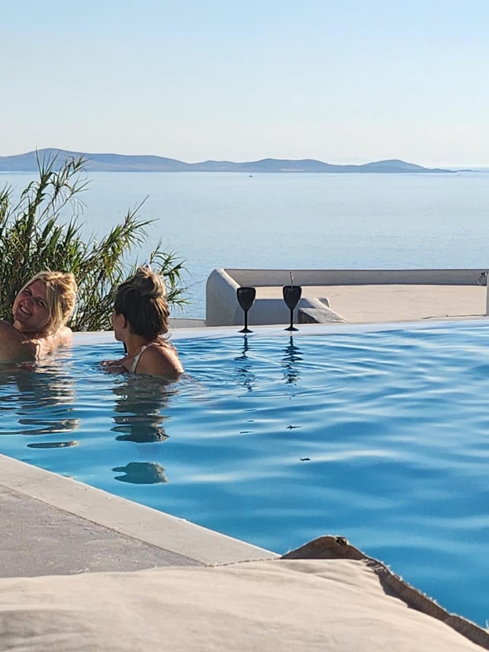 Guests, Swimming pool