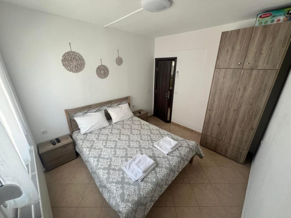 Bed, Photo of the whole room, Bedroom, towels, wardrobe